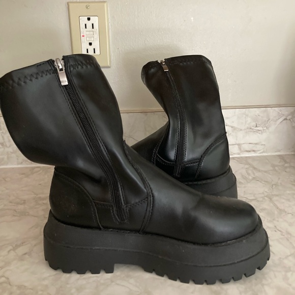 Boots - Picture 4 of 10